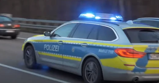 Cảnh sát Liên bang kiểm tra bất ngờ ô tô trên đường cao tốc A6 Bayern phát hiện người Việt bị truy nã