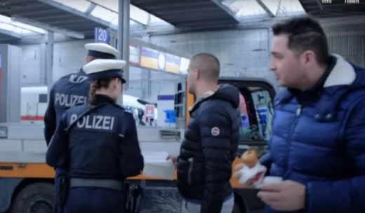 Nóng nhập cư trái phép tại Bayern: Trên tầu, một người Việt cùng 3 người nước ngoài bị bắt; Mang theo cả ma túy; Kiểm tra trên sân ga 