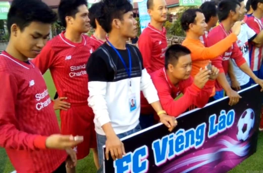 Người Việt hải ngoại: Giải bóng đá ở Lào; Dạy tiếng Việt ở Nga; Vụ bạo loạn Điện Capitol; Kiều bào Séc hỗ trợ vụ cháy chung cư