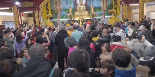 Lễ chùa ở Pháp; Vượt 350km 'tìm tết'; Đi du lịch đón năm mới ở Nhật; Làng nói tiếng Việt ở Sri Lanka