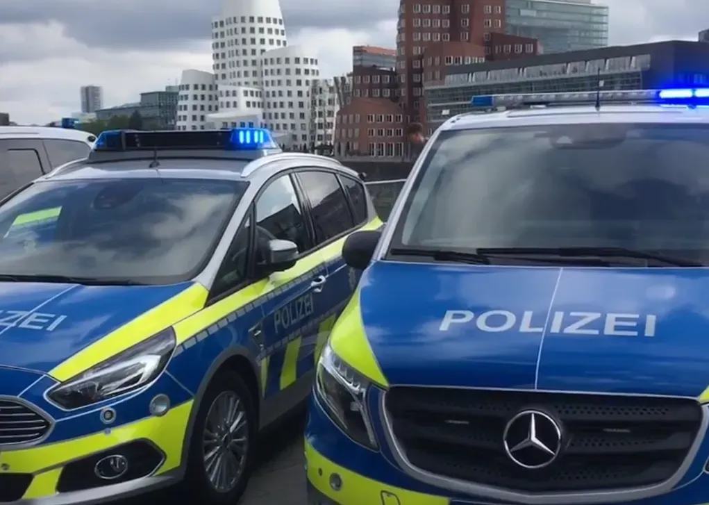 Cảnh báo: Tìm cách gây sự, ẩu đả để cướp của tại bãi đậu xe ở Bayern; Giả vờ xin thuốc lá, cướp đường ở Nordrhein-Westfalen