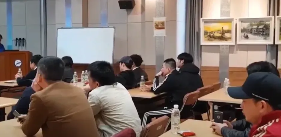 Người Việt hải ngoại: Giải Futsal ở Siheung; Văn phòng đại diện tại Jeonbuk; Nam MC đẹp trai hải ngoại; 1 người bị tấn công ở Osaka