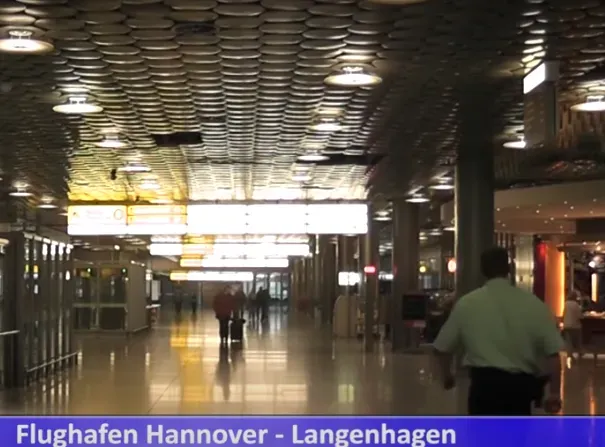 Cảnh báo: Tại bến xe buýt ở Brandenburg, sáu người tấn công một nạn nhân; Quên trả án phạt tiền, đi du lịch bị giữ tại sân bay Hanover 