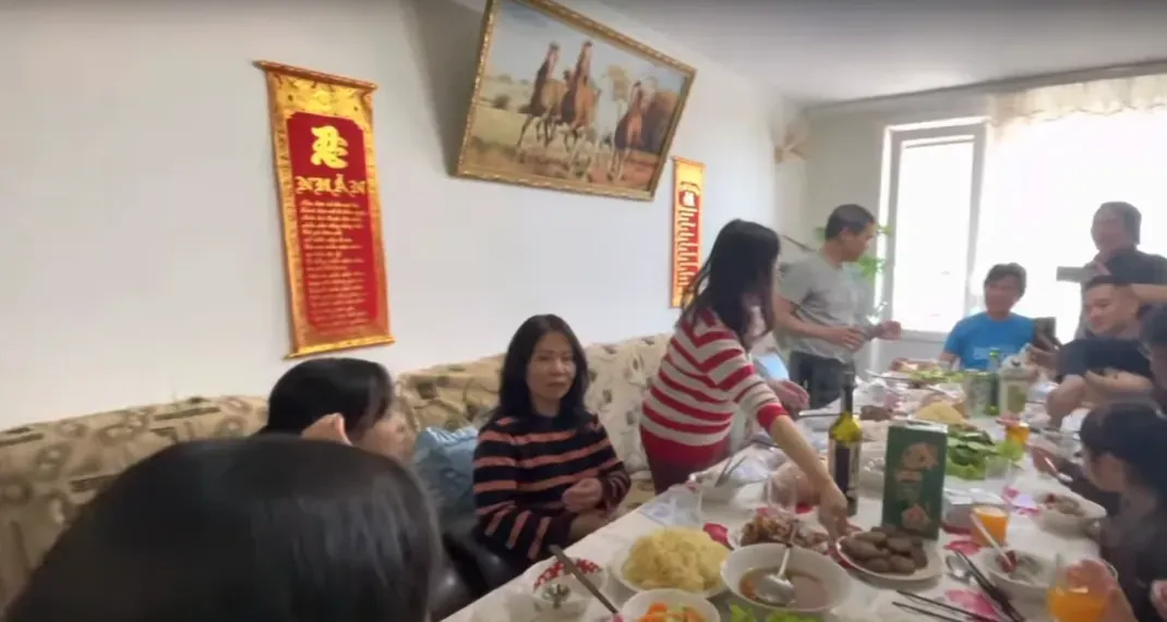 Người Việt hải ngoại: Ngày VN tại Belarus; 'Săn lộc trời' ở Nhật; Hoa hậu mở nhà hàng ở Mỹ; 2 người giấu thuốc lắc bị bắt ở Osaka