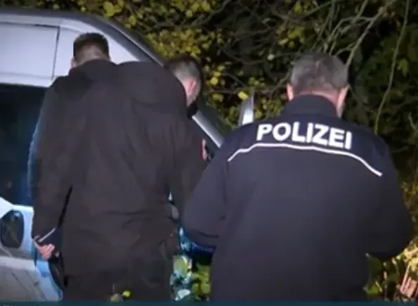 Bắn chết người trên đường phố ở Nordrhein-Westfalen; Kẻ trộm bị chết khi cảnh sát vây bắt ở Baden-Württemberg